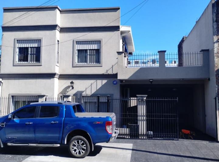 Casa · 215m² · 5 Ambientes · 1 Cochera