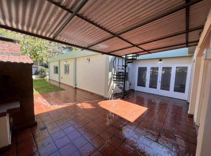 Casa · 120m² · 5 Ambientes · 2 Cocheras