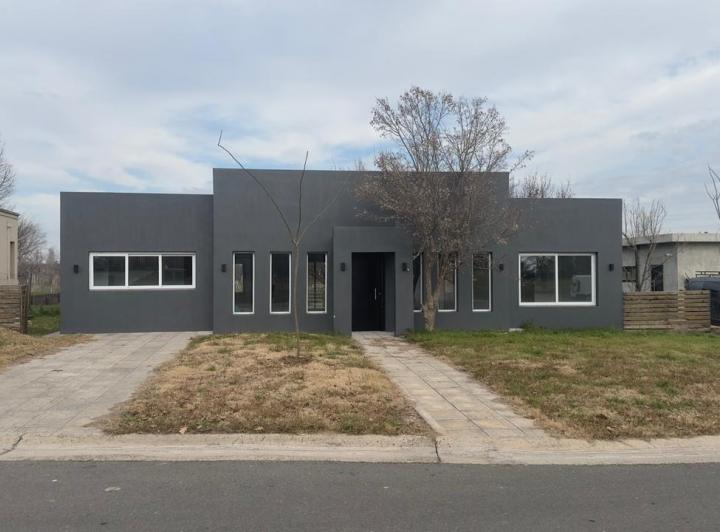 Casa · 136m² · 4 Ambientes · 1 Cochera