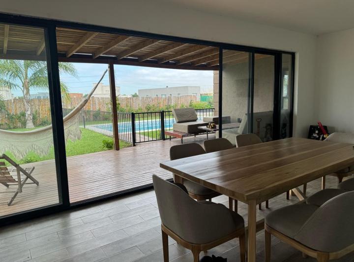 Casa · 160m² · 4 Ambientes · 2 Cocheras