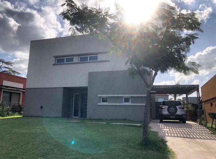 Casa · 154m² · 4 Ambientes · 2 Cocheras