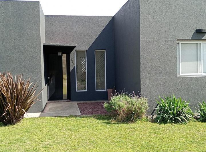 Casa · 106m² · 4 Ambientes · 3 Cocheras