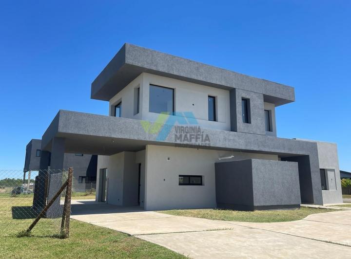 Casa · 150m² · 4 Ambientes · 2 Cocheras