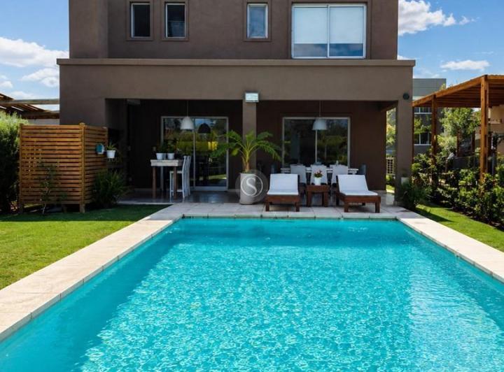 Casa · 134m² · 4 Ambientes · 1 Cochera