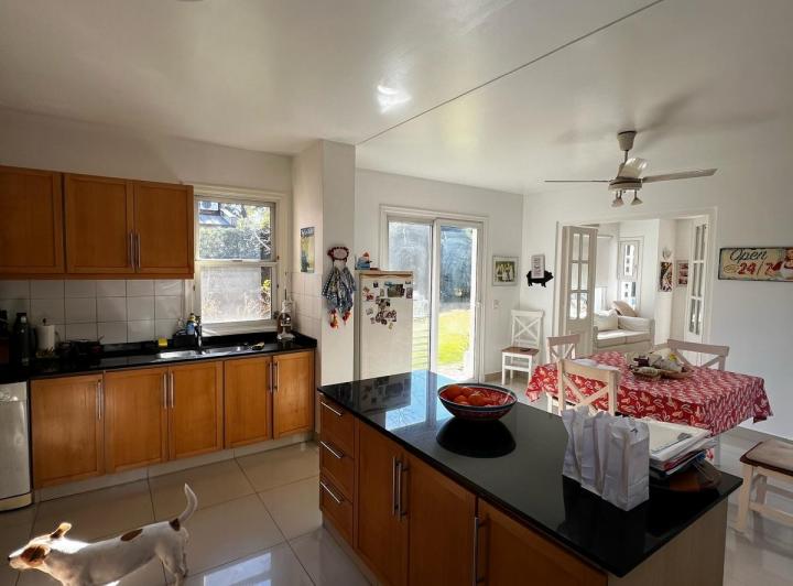 Casa · 280m² · 6 Ambientes · 3 Cocheras