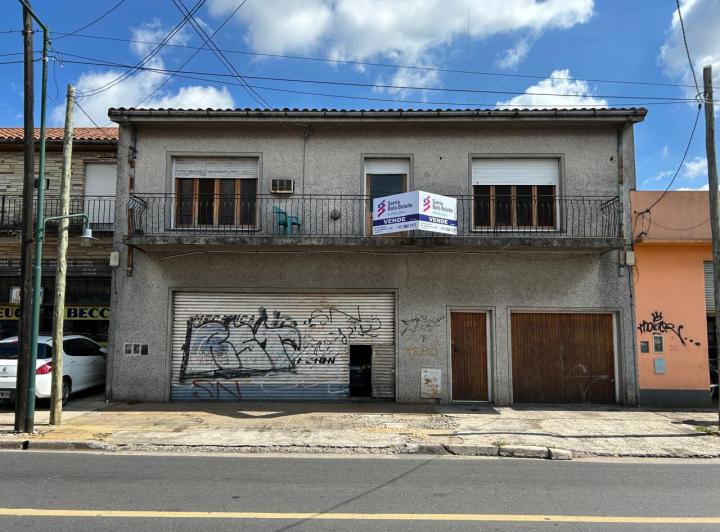 Casa · 289m² · 5 Ambientes · 2 Cocheras