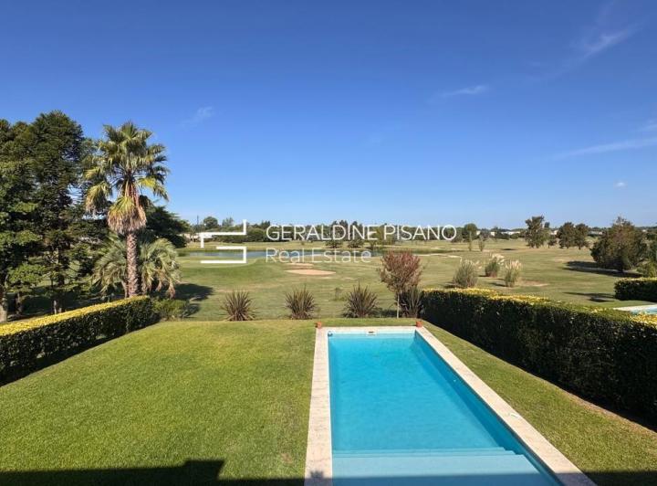Casa · 230m² · 4 Ambientes · 1 Cochera