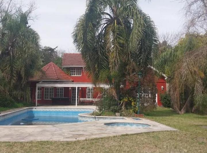 Casa · 220m² · 5 Ambientes · 1 Cochera