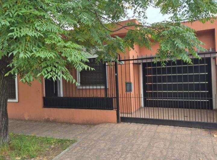 Casa · 174m² · 4 Ambientes · 3 Cocheras