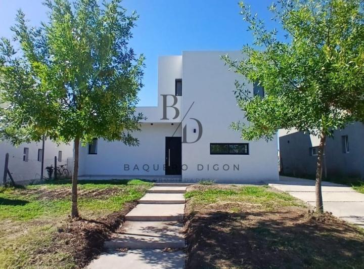 Casa · 177m² · 5 Ambientes · 1 Cochera