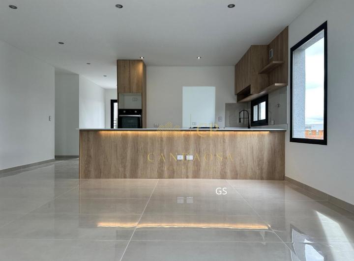 Casa · 170m² · 4 Ambientes · 4 Cocheras
