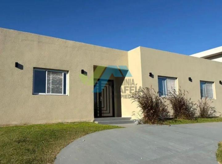 Casa · 180m² · 4 Ambientes · 1 Cochera