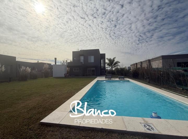 Casa · 140m² · 4 Ambientes · 1 Cochera