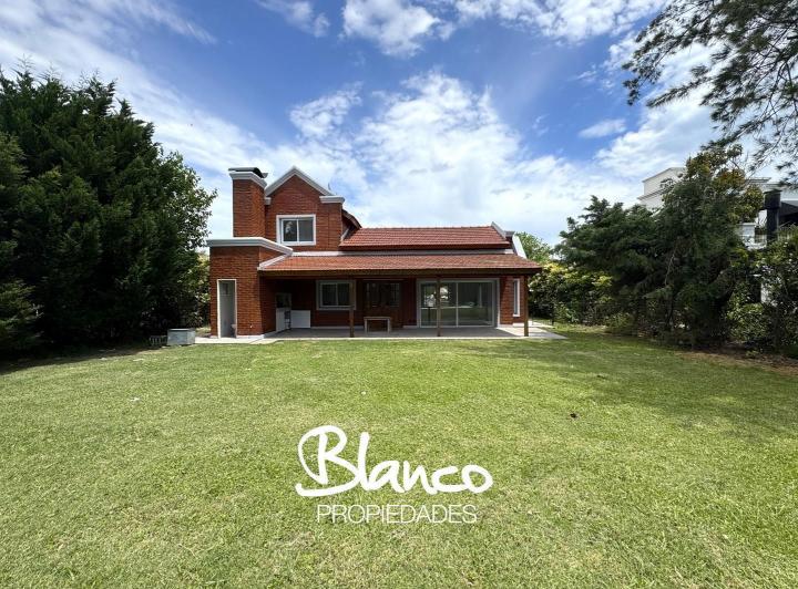 Casa · 171m² · 4 Ambientes · 1 Cochera