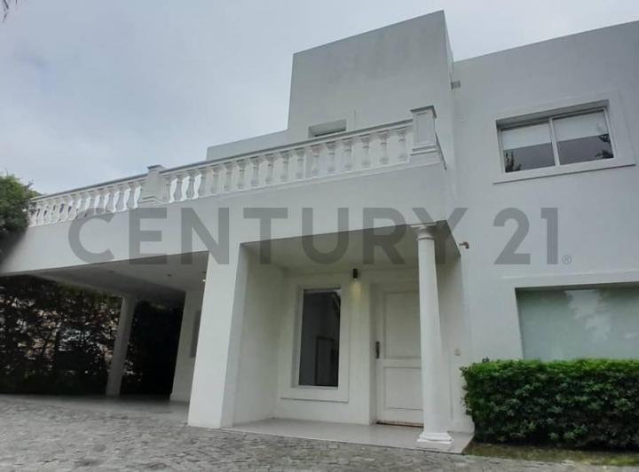 Casa · 148m² · 4 Ambientes · 4 Cocheras