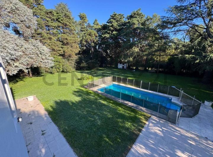 Casa · 230m² · 4 Ambientes