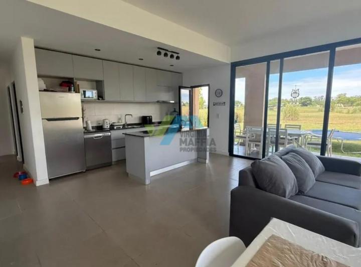 Casa · 128m² · 4 Ambientes · 2 Cocheras