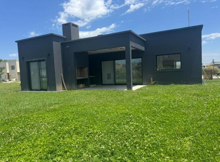 Casa · 141m² · 4 Ambientes · 2 Cocheras