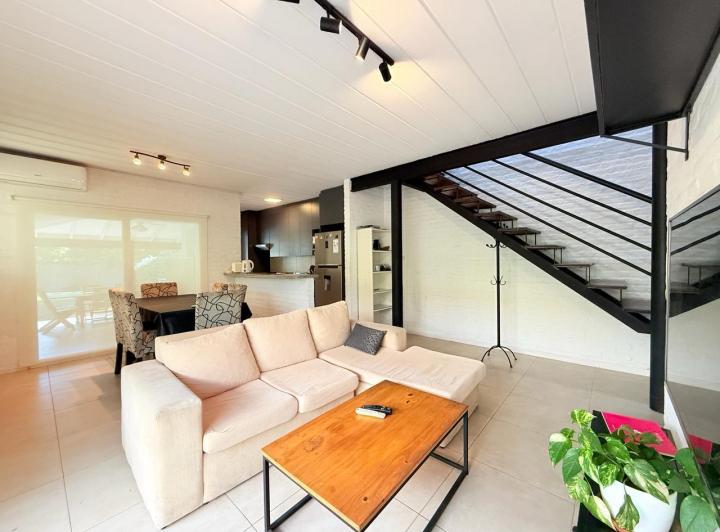 Casa · 140m² · 4 Ambientes · 4 Cocheras