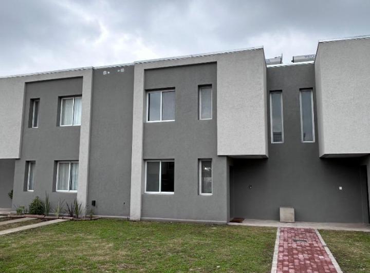 Casa · 105m² · 4 Ambientes · 2 Cocheras