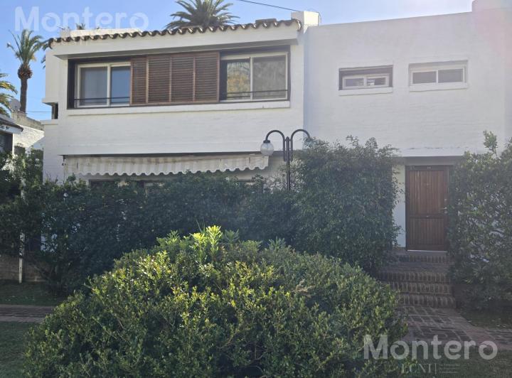 Casa · 70m² · 3 Ambientes · 1 Cochera