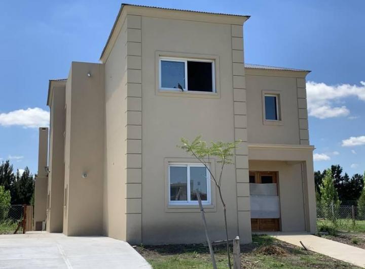 Casa · 210m² · 7 Ambientes