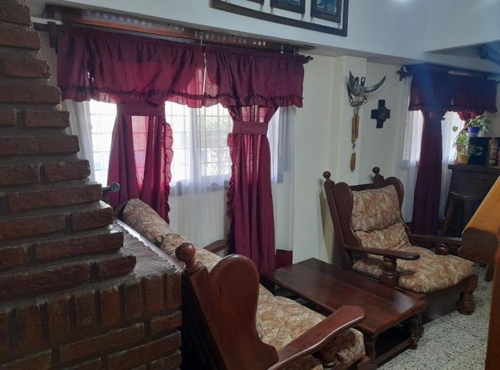 Casa · 100m² · 4 Ambientes · 3 Cocheras