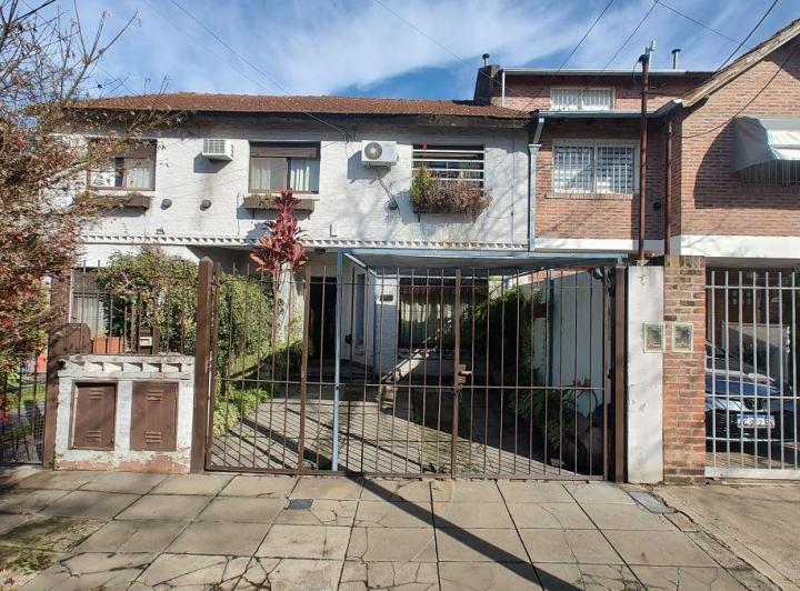 Casa · 95m² · 4 Ambientes · 1 Cochera