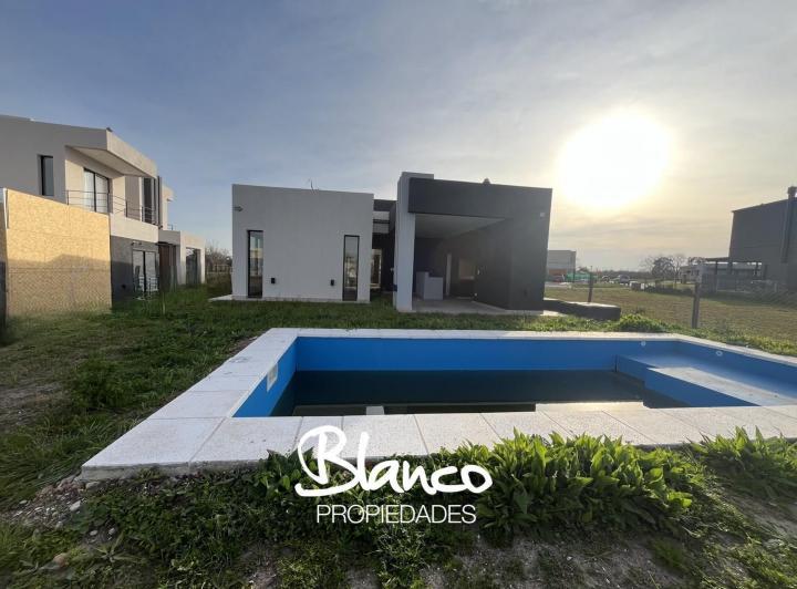 Casa · 154m² · 4 Ambientes · 2 Cocheras