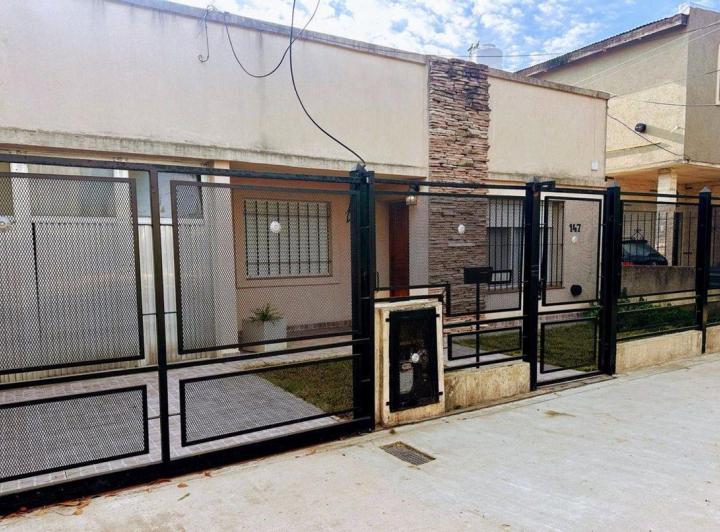 Casa · 130m² · 4 Ambientes · 2 Cocheras