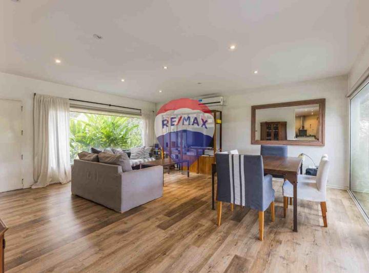 Casa · 178m² · 5 Ambientes · 3 Cocheras