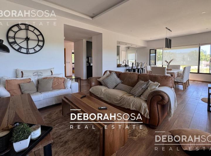 Casa · 194m² · 5 Ambientes · 6 Cocheras
