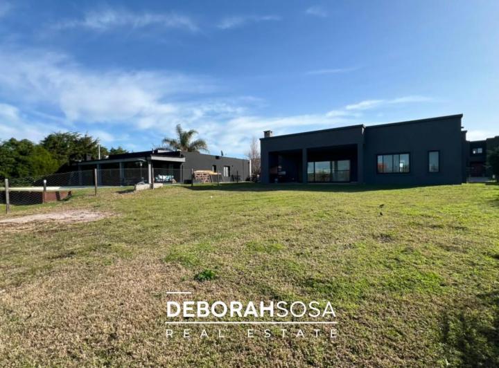 Casa · 160m² · 5 Ambientes · 2 Cocheras
