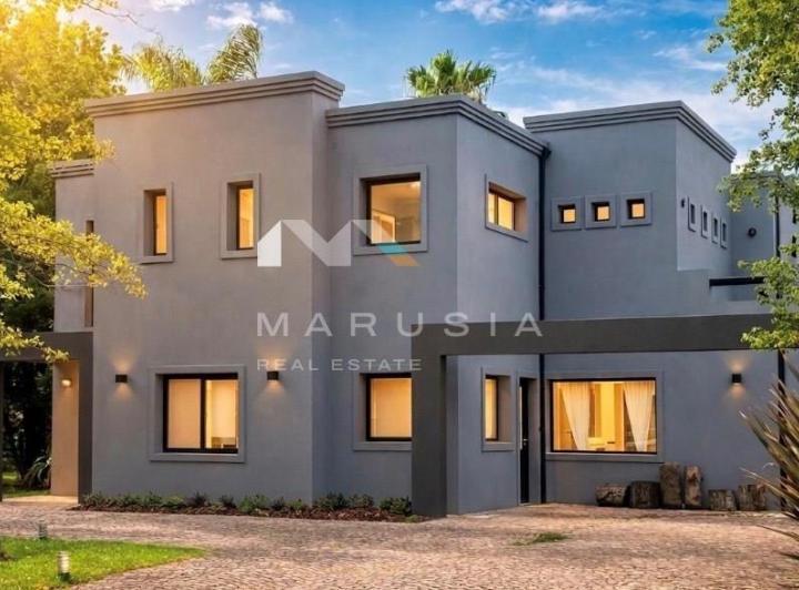 Casa · 280m² · 4 Ambientes · 4 Cocheras