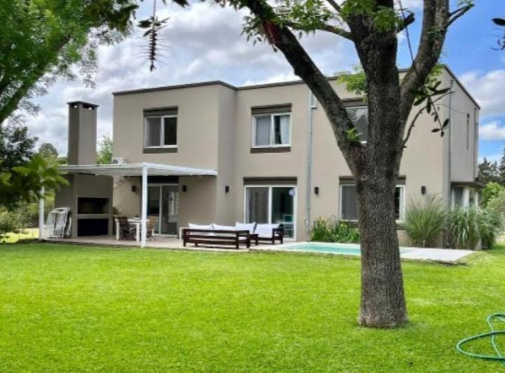 Casa · 280m² · 7 Ambientes · 1 Cochera