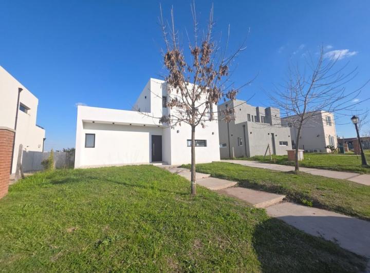 Casa · 177m² · 7 Ambientes · 2 Cocheras