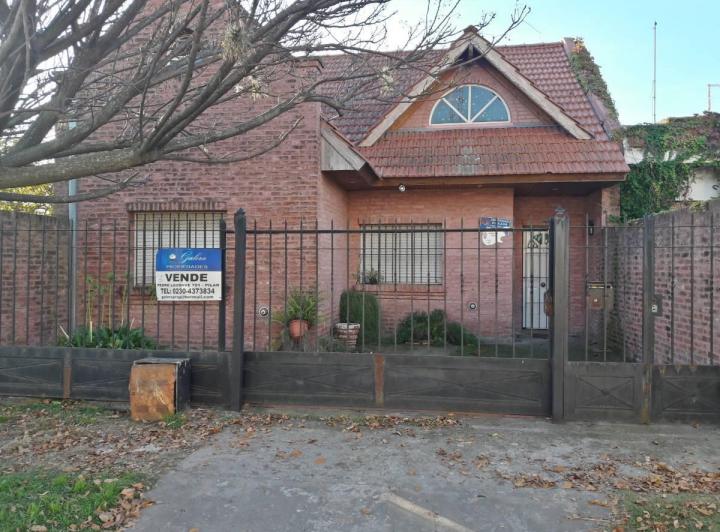 Casa · 140m² · 4 Ambientes · 1 Cochera