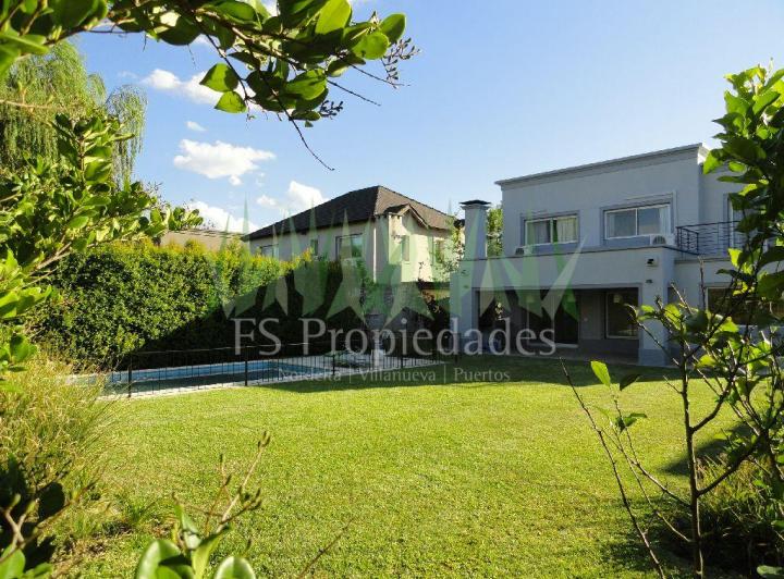 Casa · 243m² · 6 Ambientes · 1 Cochera