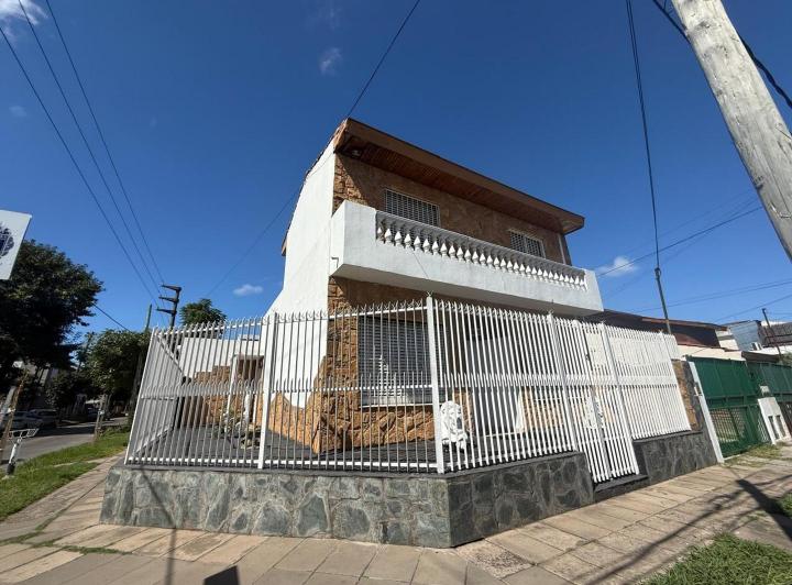 Casa · 110m² · 3 Ambientes · 2 Cocheras
