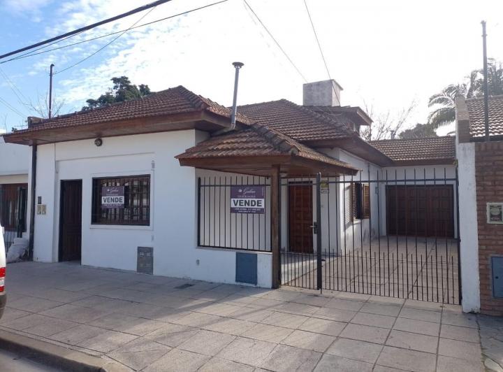 Casa · 137m² · 4 Ambientes · 3 Cocheras