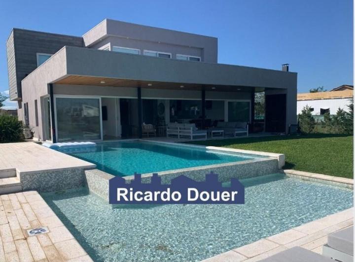 Casa · 230m² · 4 Ambientes