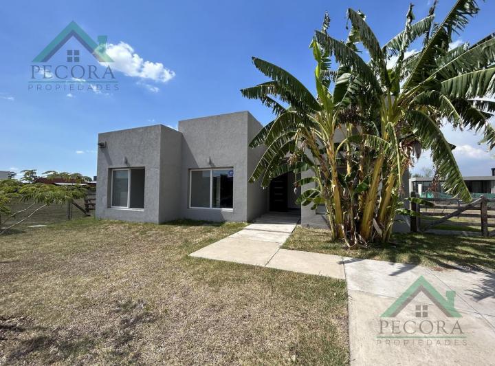 Casa · 121m² · 4 Ambientes · 2 Cocheras