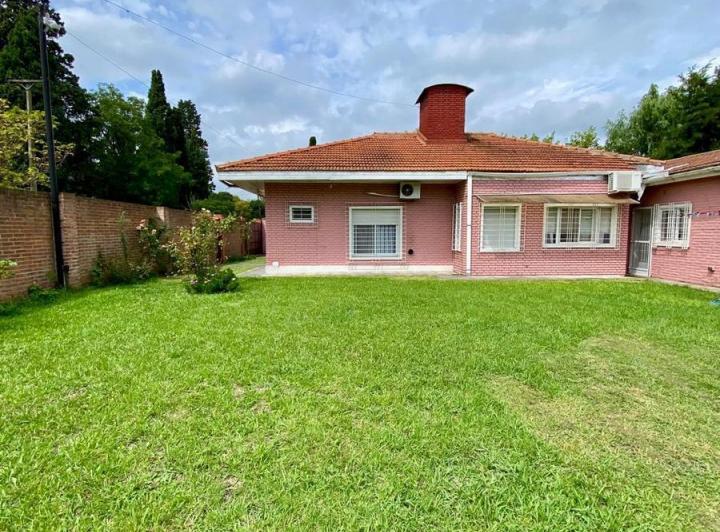 Casa · 220m² · 5 Ambientes · 2 Cocheras
