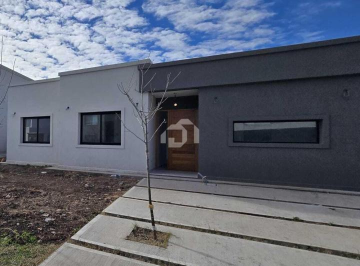 Casa · 150m² · 4 Ambientes · 2 Cocheras
