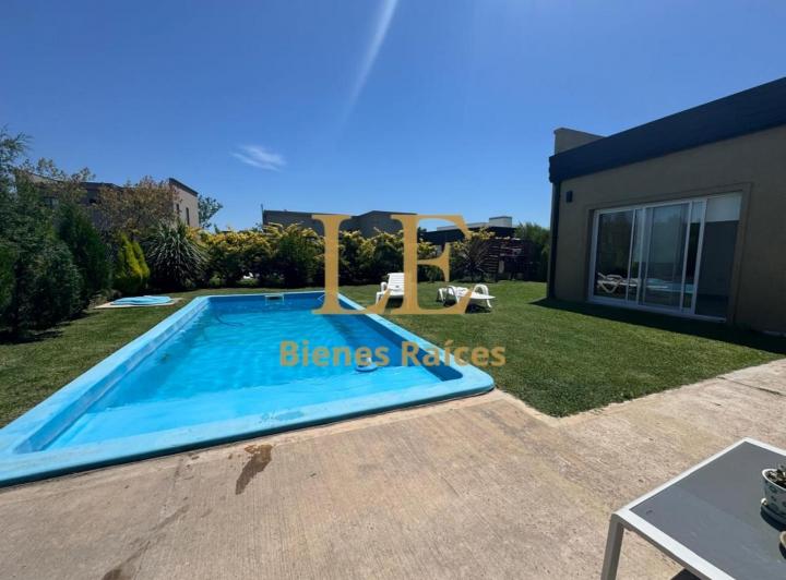 Casa · 162m² · 4 Ambientes · 3 Cocheras