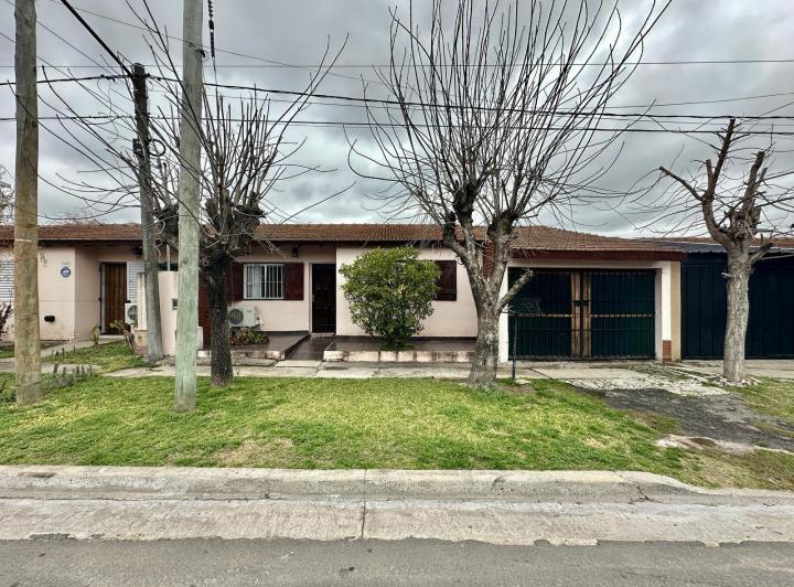 Casa · 130m² · 4 Ambientes · 1 Cochera