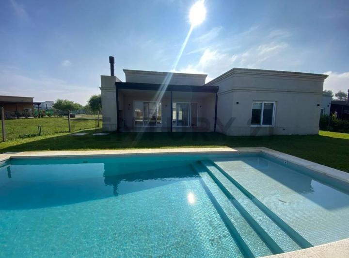Casa · 179m² · 4 Ambientes · 3 Cocheras