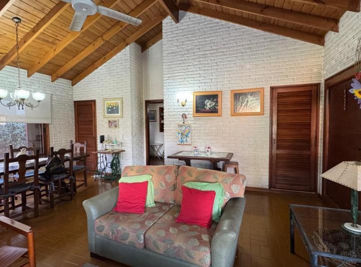 Casa · 133m² · 5 Ambientes · 3 Cocheras