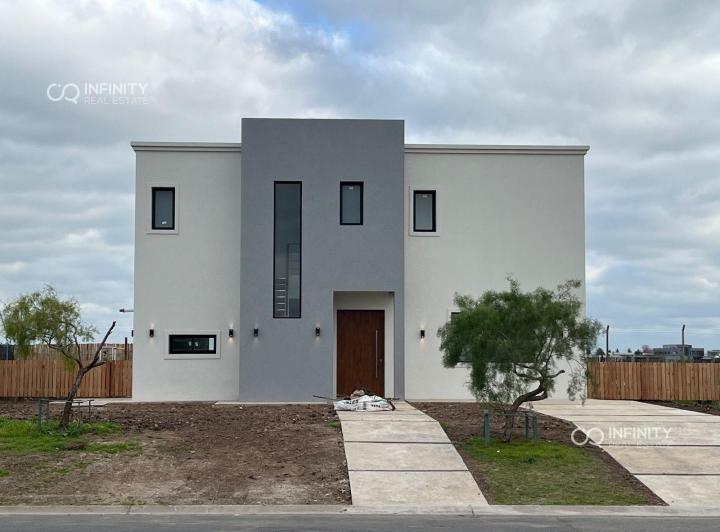 Casa · 190m² · 5 Ambientes · 2 Cocheras