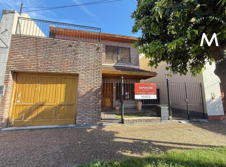 Casa · 163m² · 3 Ambientes · 4 Cocheras